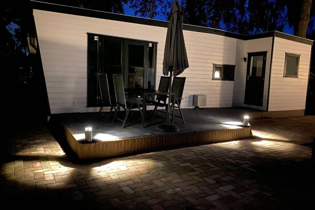 Modern Rustgevend In 131 Chalet Putten